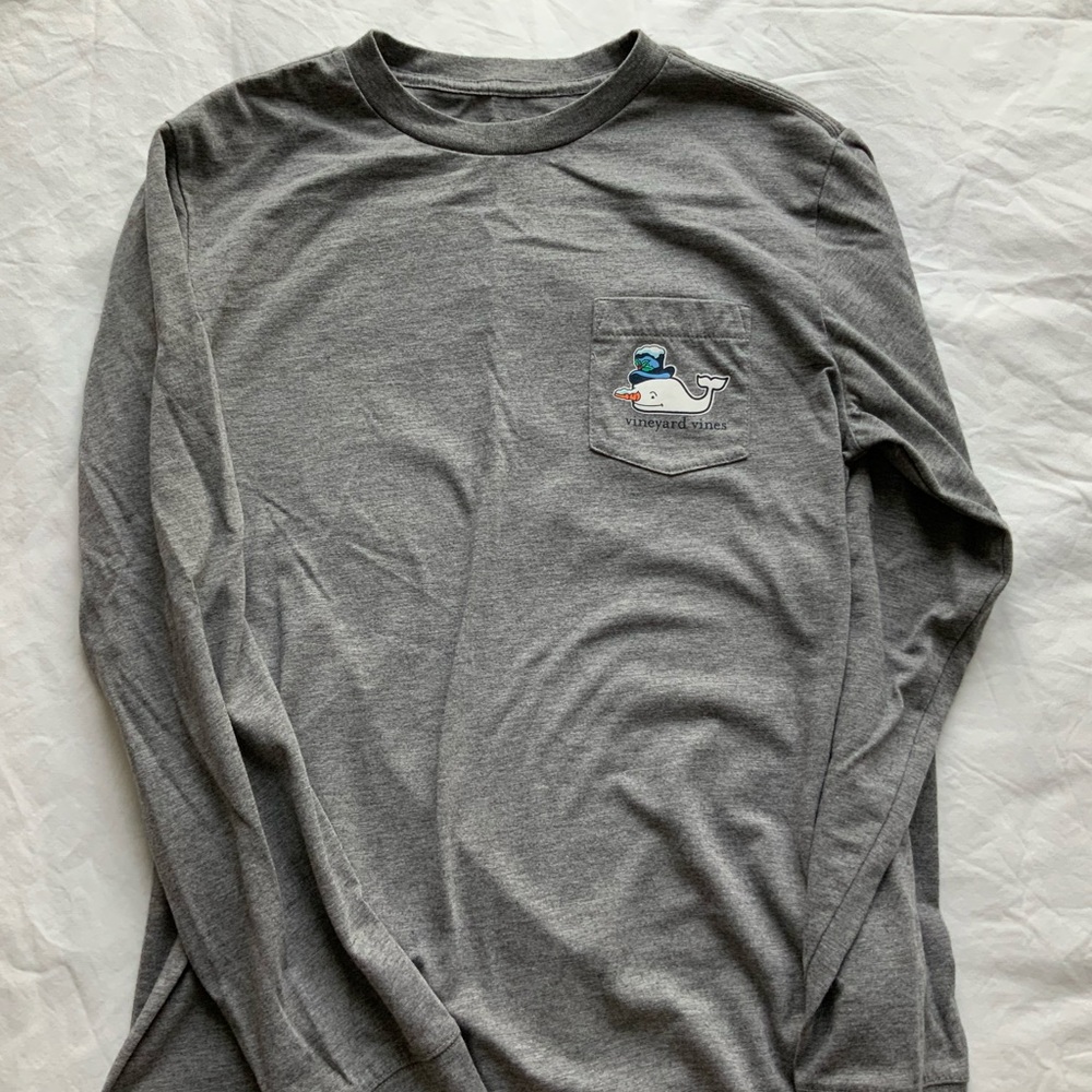 Vineyard vines girl top. Can fit women’s S